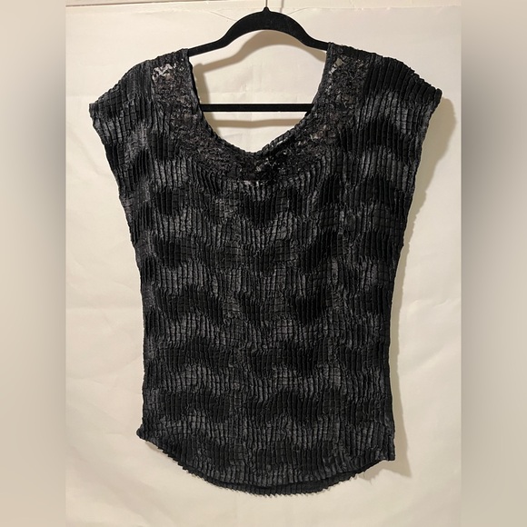Nicola black textured short sleeve blouse - Picture 2 of 4
